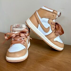 Toddler's Size 8c Jordan 1 Retro
High OG Praline/White-Sail
(FN6623 201) EUC
